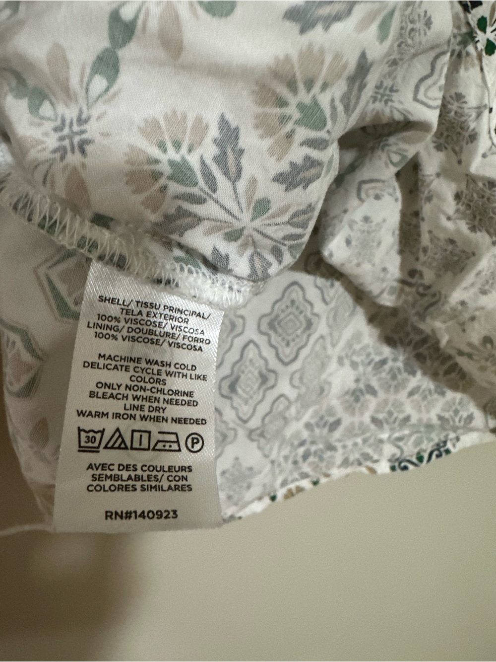 LOFT size L White Blouse with Green and Tan Geometric Print - Picture 5 of 7